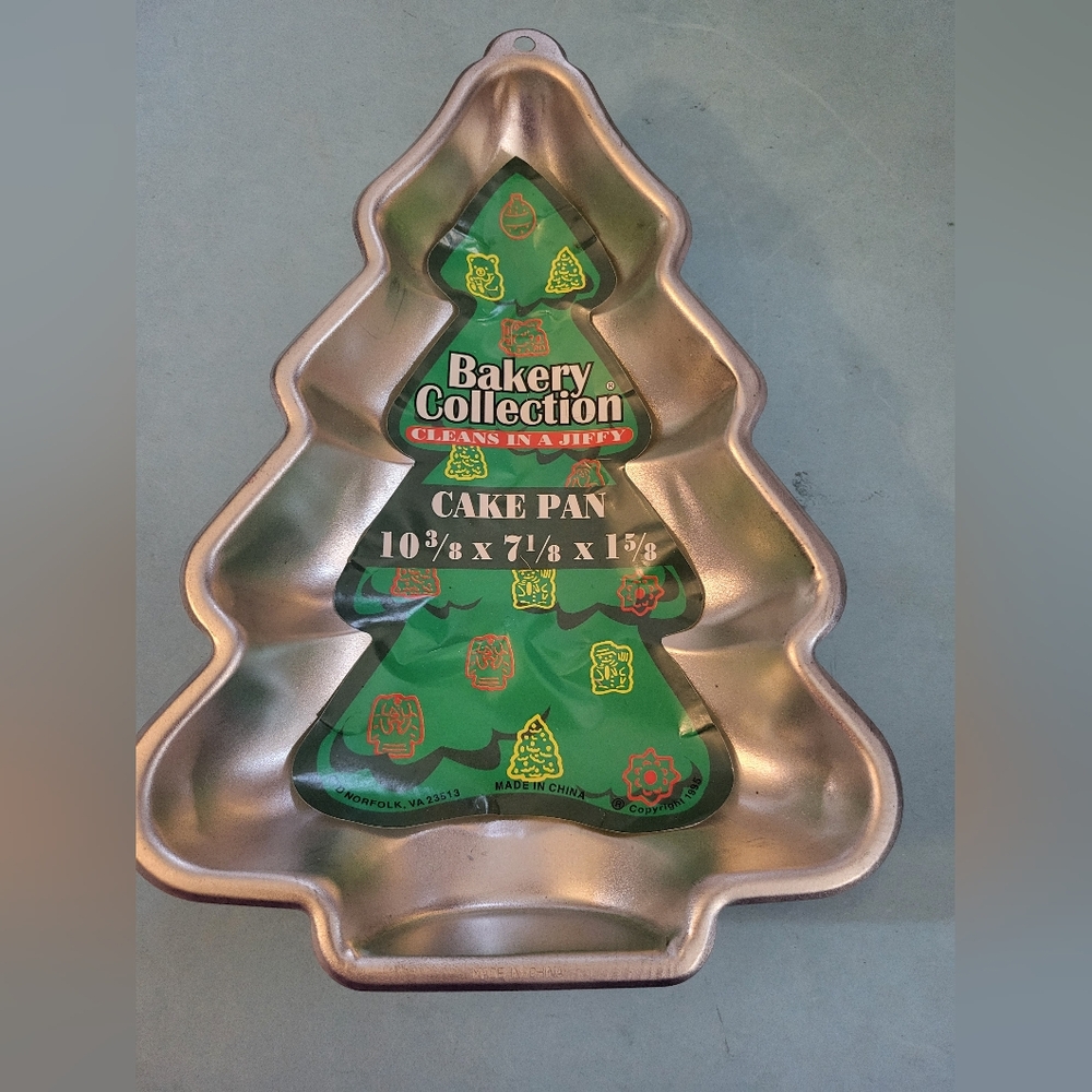 New Vintage 1995 Christmas Tree  Cake Pan# 216